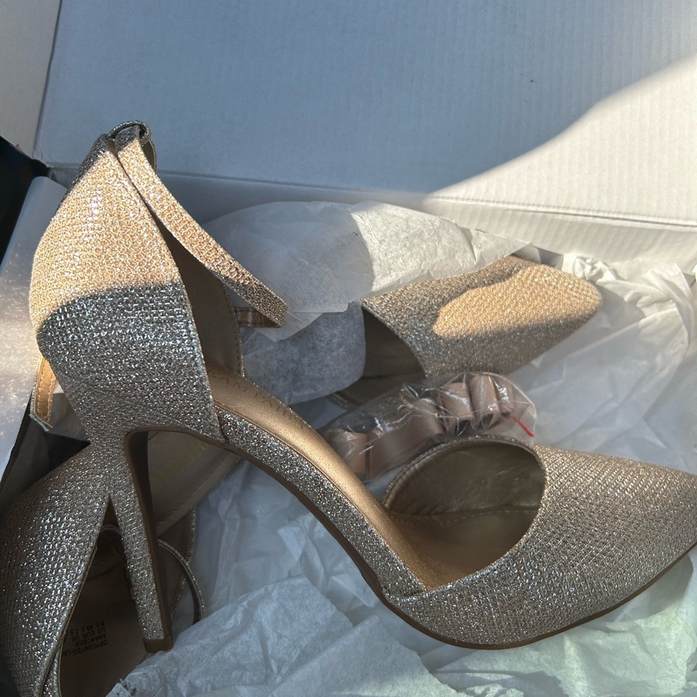 Dream Pair High Heel shoes size 9.5